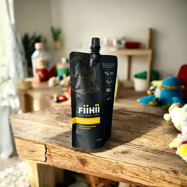 Fiihii Summer Love smoothie on wooden table.